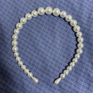 Gorgeous unused Claire’s sold out 2021 pearl headband